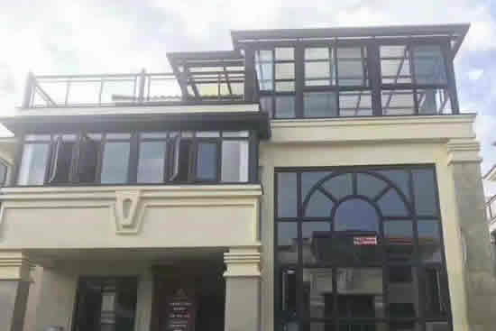 門(mén)窗加盟代理，應(yīng)該如何選擇適合自己的品牌來(lái)賺錢(qián)？